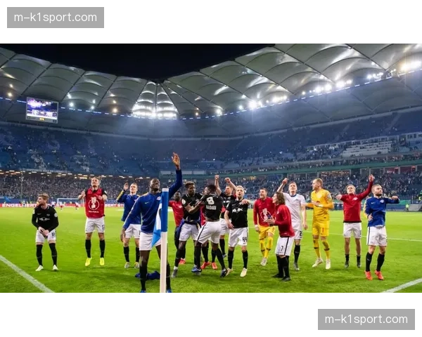 摩纳哥3-1战胜朗斯,积分追平榜首巴黎圣日耳曼 摩纳哥3-1战胜朗斯,积分追平榜首巴黎圣日耳曼